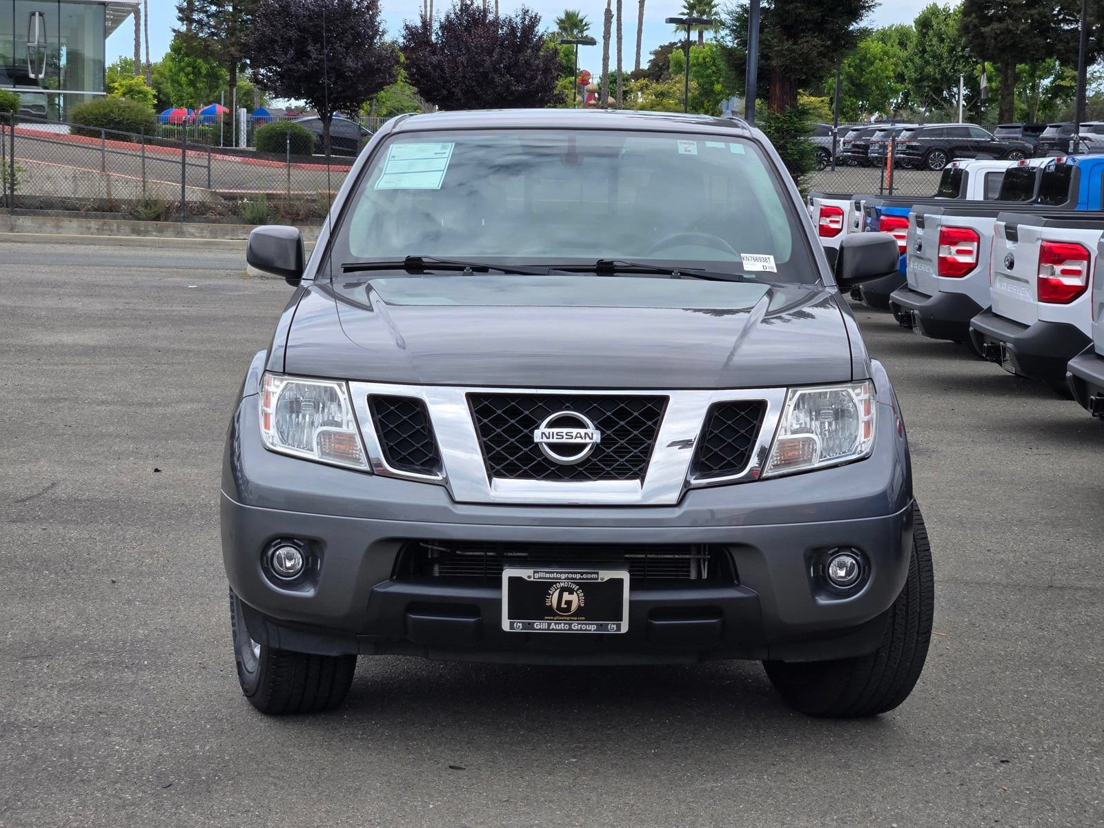 Used 2019 Nissan Frontier SV RWD image 2