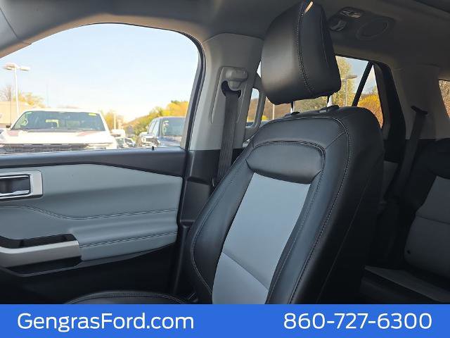 Certified 2022 Ford Explorer XLT w/ Equipment Group 202A AWD/4WD image 40