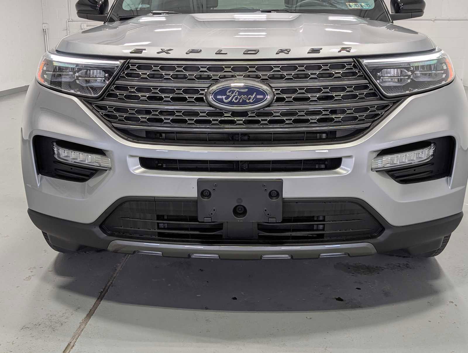 Certified 2023 Ford Explorer XLT w/ Equipment Group 202A AWD/4WD image 2