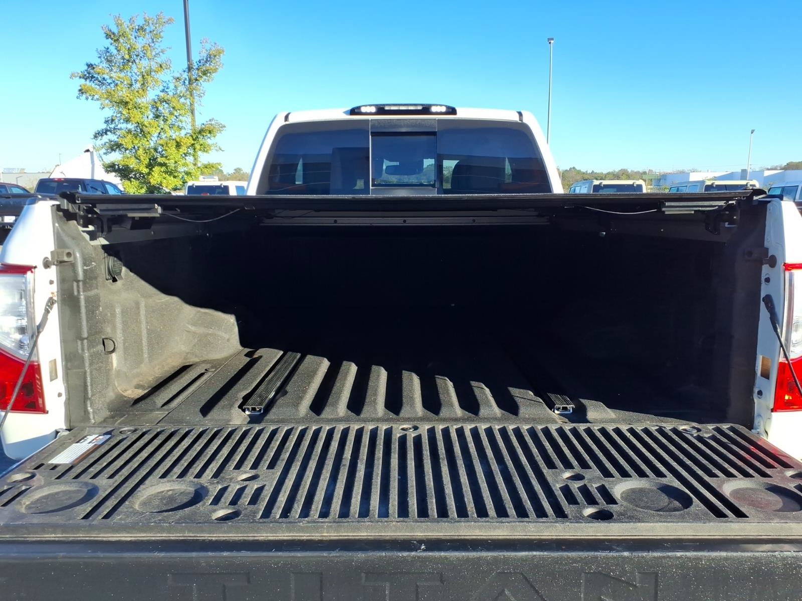 Used 2020 Nissan Titan SV w/ SV Convenience Package AWD/4WD image 16