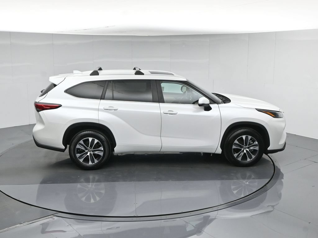 Used 2023 Toyota Highlander XLE FWD image 44
