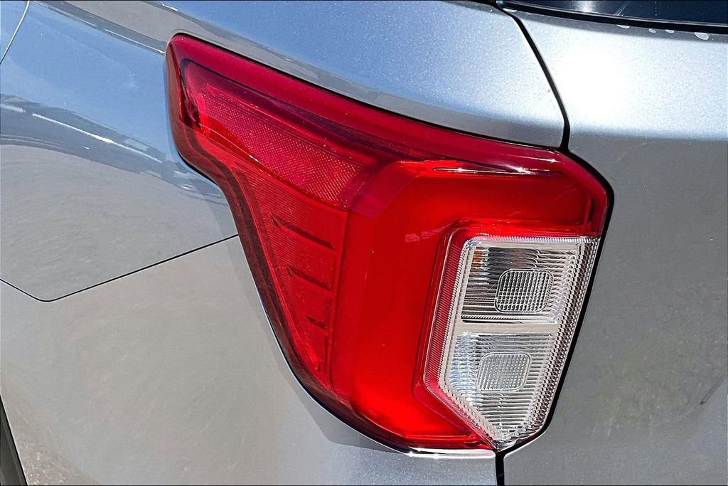Certified 2024 Ford Explorer Limited w/ Limited Technology Package AWD/4WD image 31