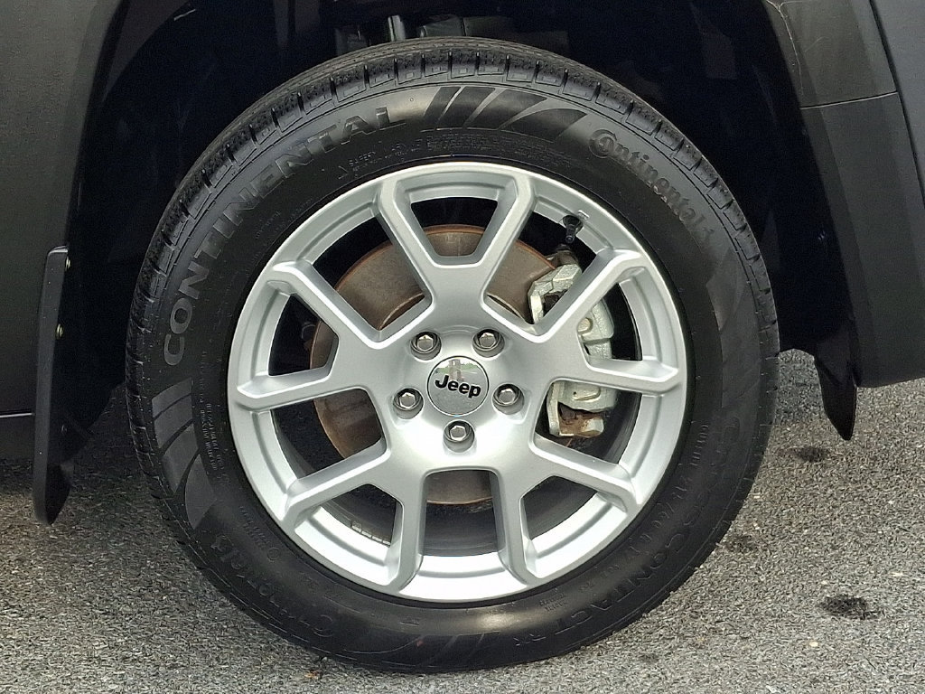 Used 2023 Jeep Renegade Latitude w/ Premium Group AWD/4WD image 8