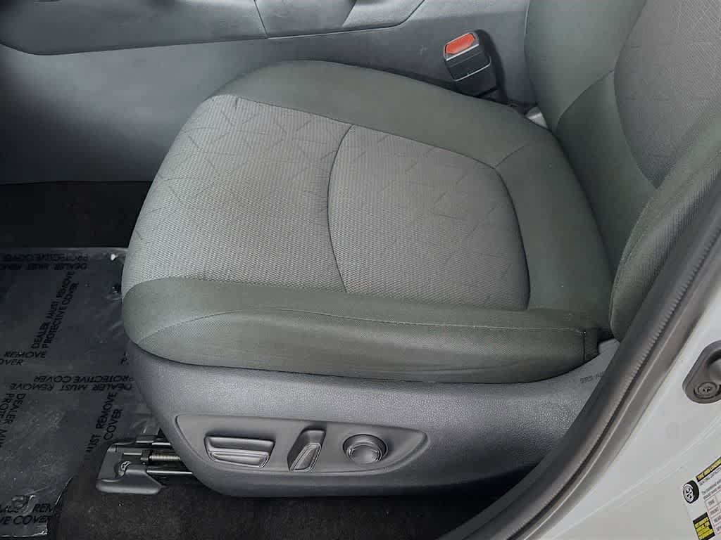 Used 2025 Toyota RAV4 XLE AWD/4WD image 30