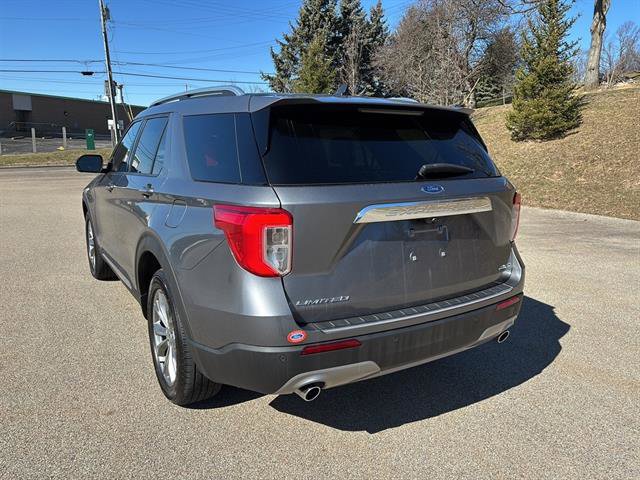 Certified 2022 Ford Explorer Limited w/ Equipment Group 301A image 3