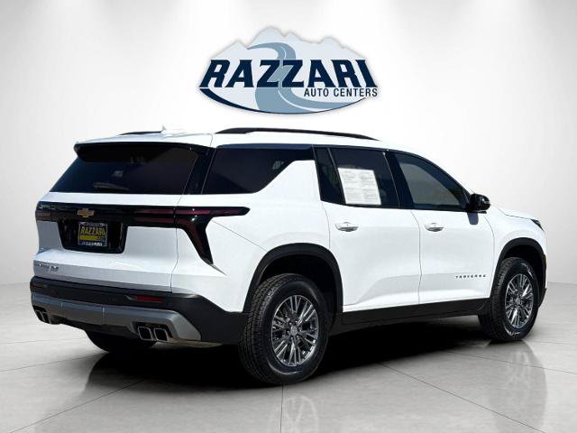 Used 2025 Chevrolet Traverse LT AWD/4WD image 3
