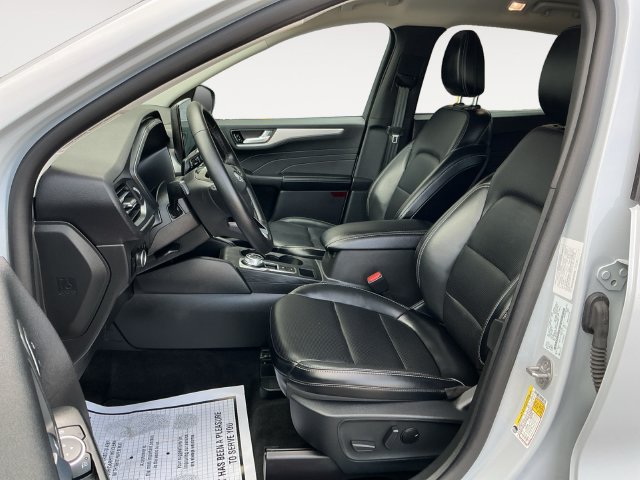 Certified 2025 Ford Escape Platinum AWD/4WD image 11