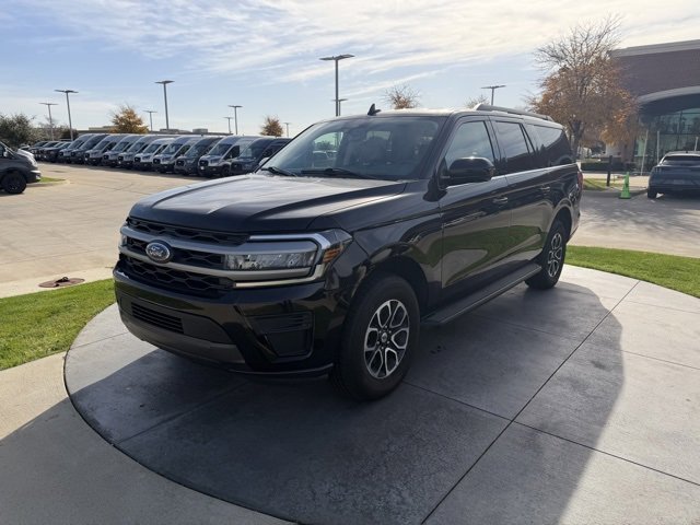 Certified 2024 Ford Expedition Max XLT image 3