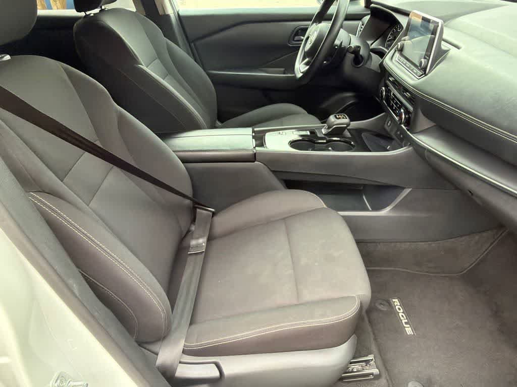 Used 2024 Nissan Rogue S FWD image 12