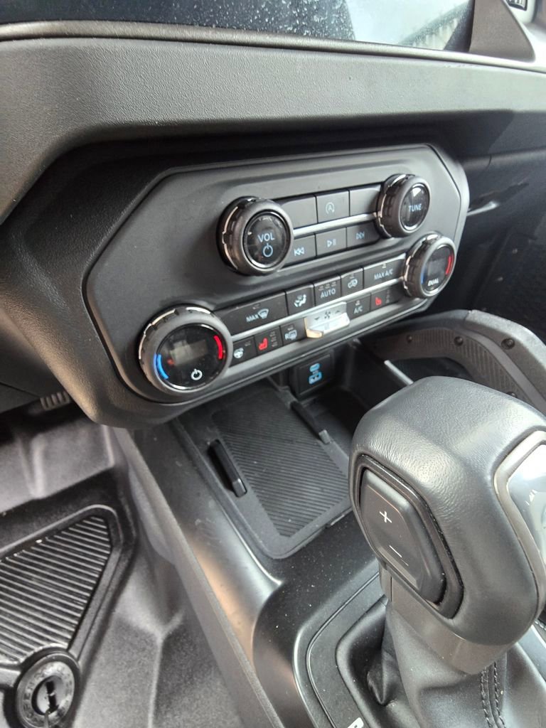 Certified 2025 Ford Bronco Badlands image 13