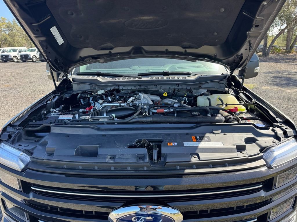 Certified 2025 Ford F350 Platinum w/ Tremor Off-Road Package AWD/4WD image 29
