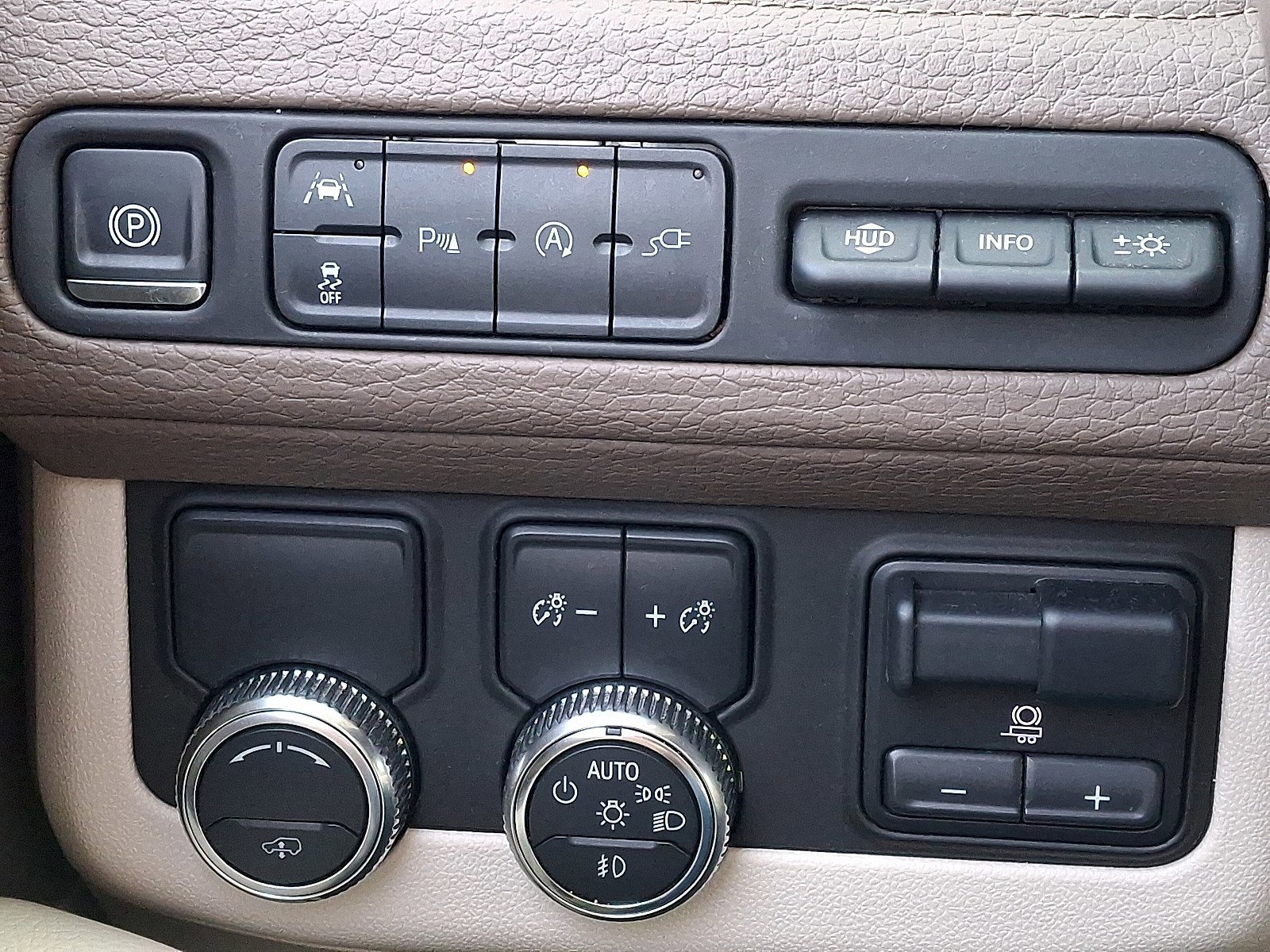 Used 2021 GMC Yukon Denali w/ Denali Premium Package image 25