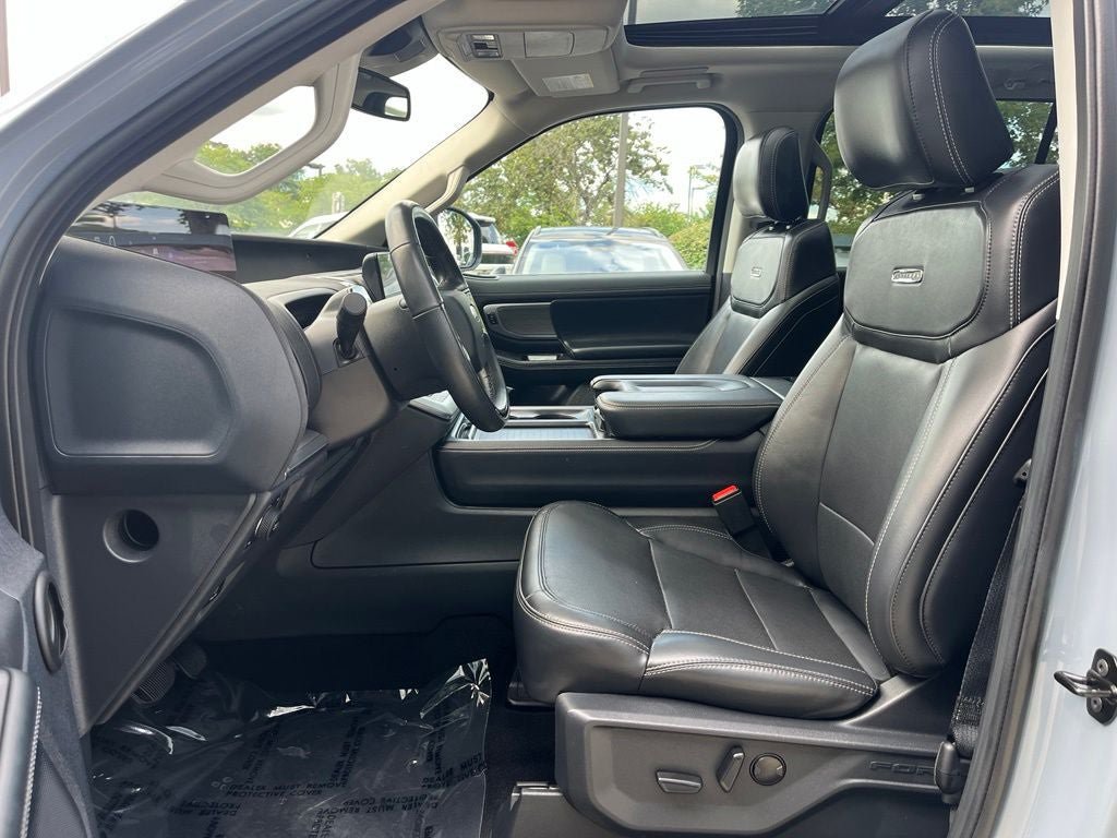 Certified 2025 Ford Expedition Max Platinum w/ Driver's Package AWD/4WD image 17