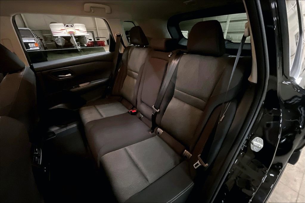 Used 2024 Nissan Rogue SV image 24