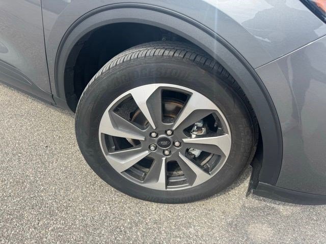 Certified 2024 Ford Escape Platinum w/ Class II Trailer Tow Package image 38