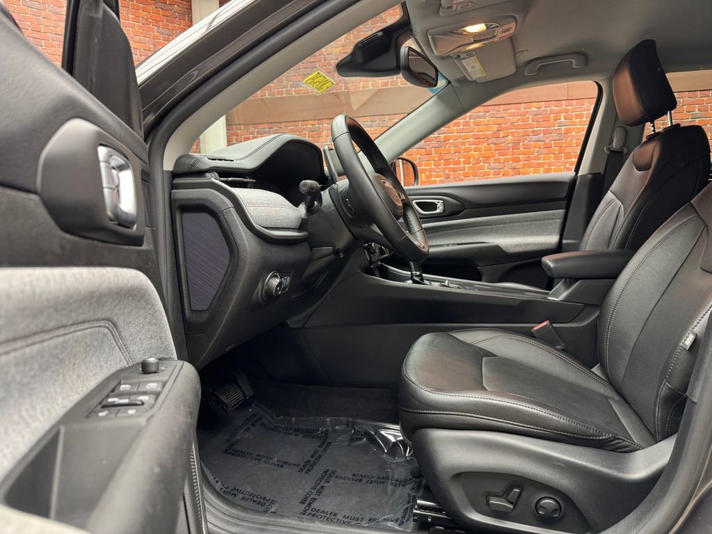 Used 2022 Jeep Compass Latitude image 24