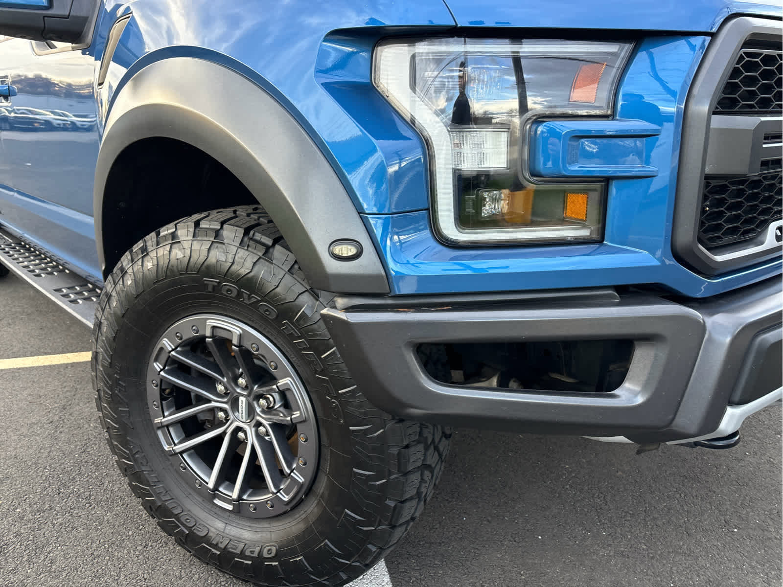 Certified 2019 Ford F150 Raptor w/ Equipment Group 802A Luxury image 31