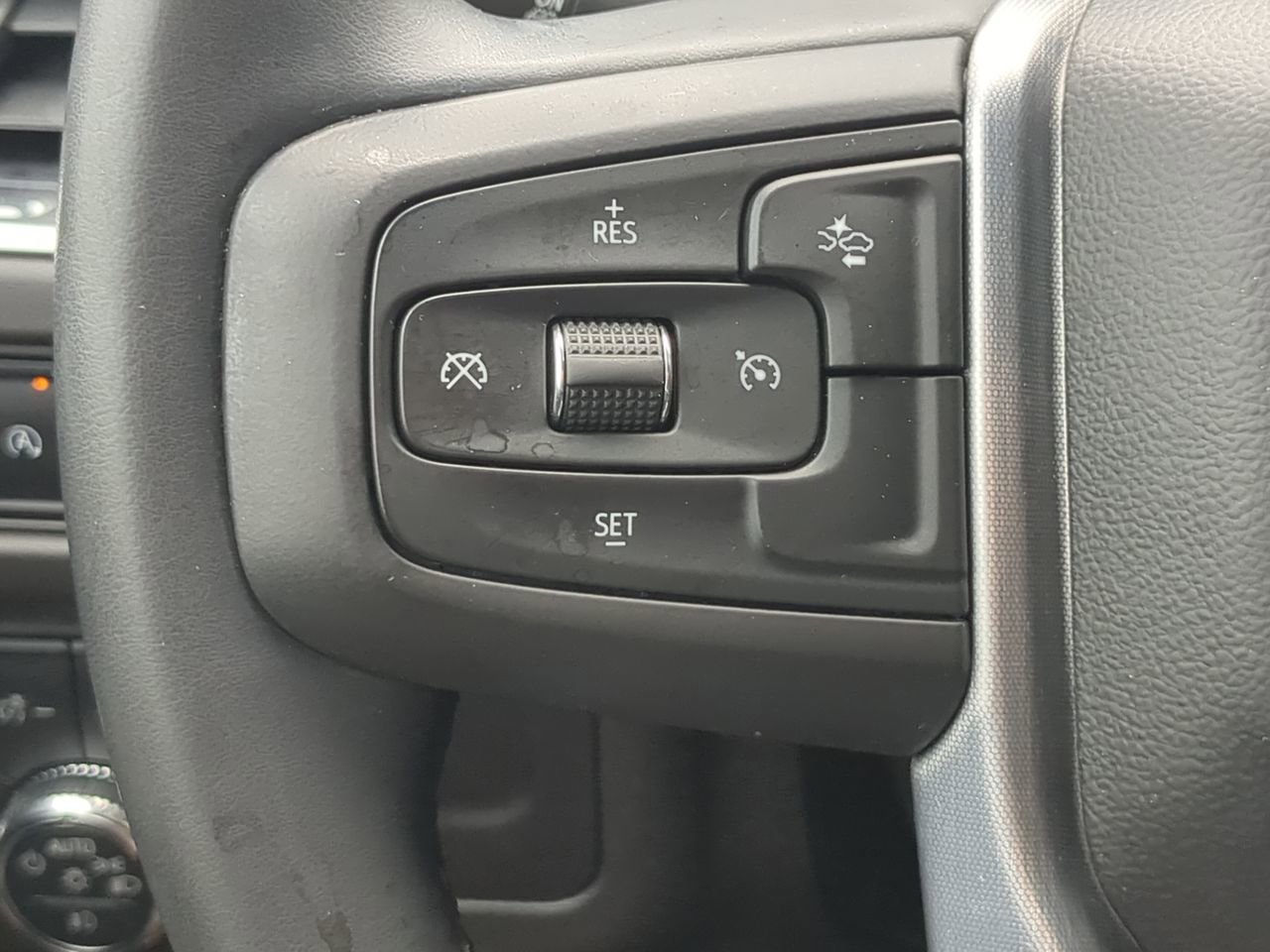 Used 2023 GMC Yukon XL SLT RWD image 24