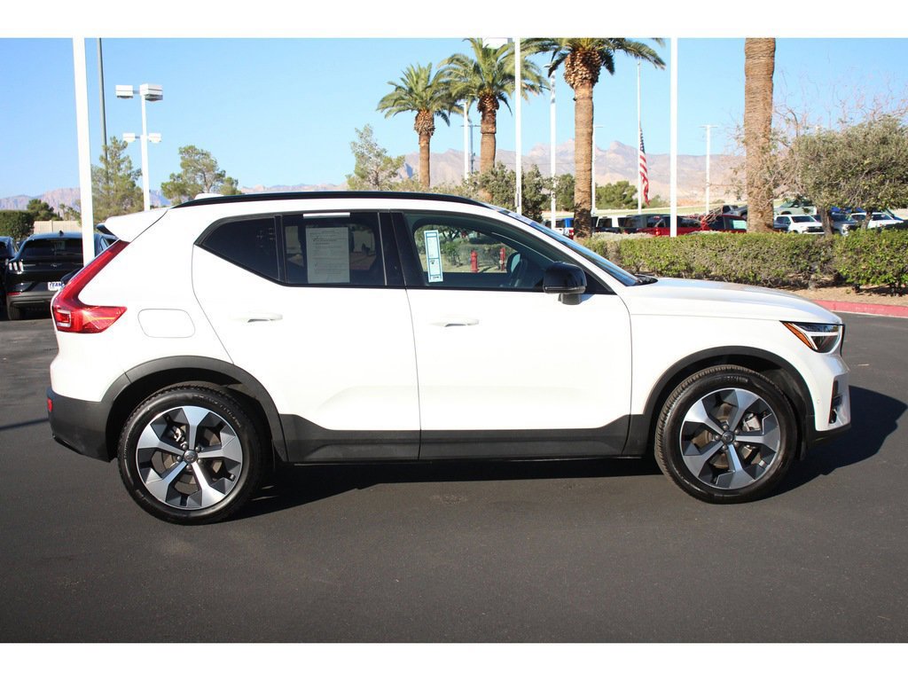 Used 2023 Volvo XC40 B5 Plus w/ Driver Assist Package image 6
