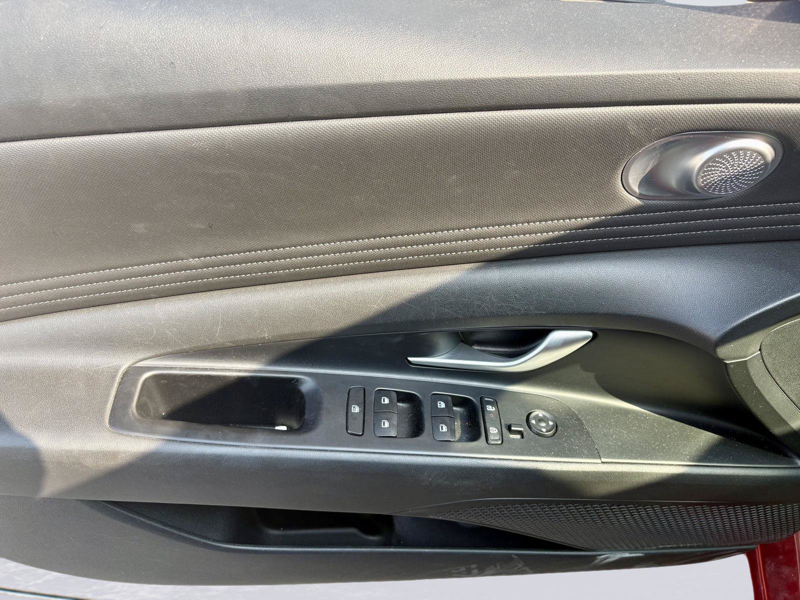 Used 2025 Hyundai Elantra SEL FWD image 15