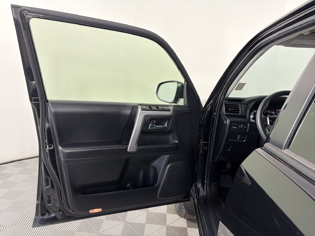 Used 2022 Toyota 4Runner SR5 AWD/4WD image 10
