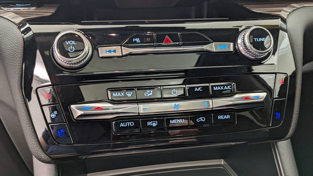 Certified 2024 Ford Explorer Limited w/ Equipment Group 301A AWD/4WD image 30