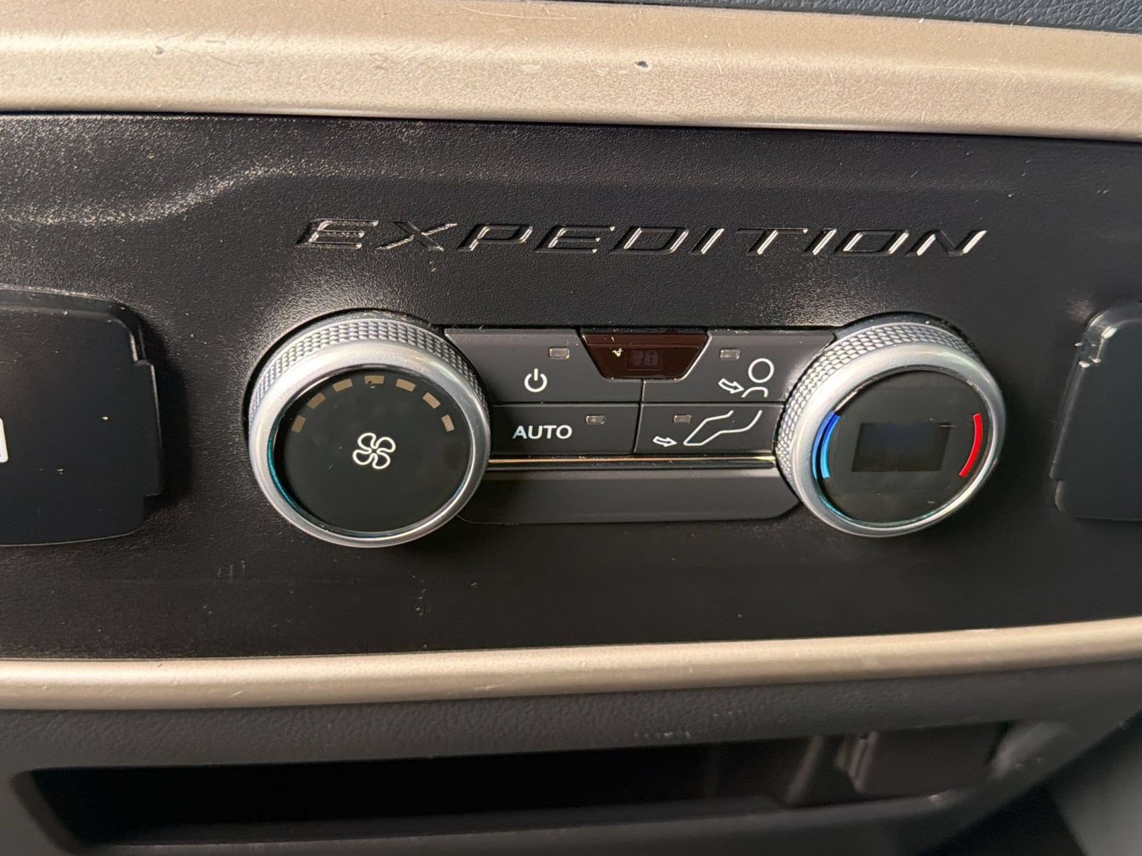 Certified 2022 Ford Expedition XLT RWD image 19