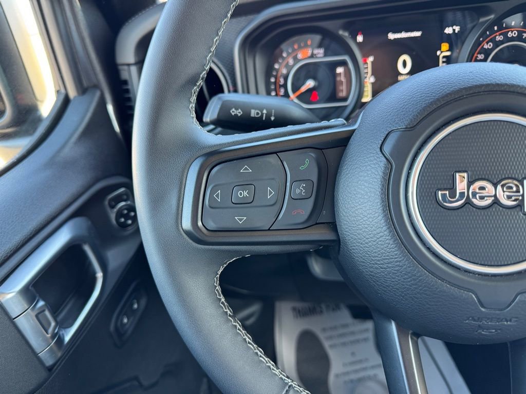 Used 2025 Jeep Wrangler Unlimited Rubicon AWD/4WD image 12