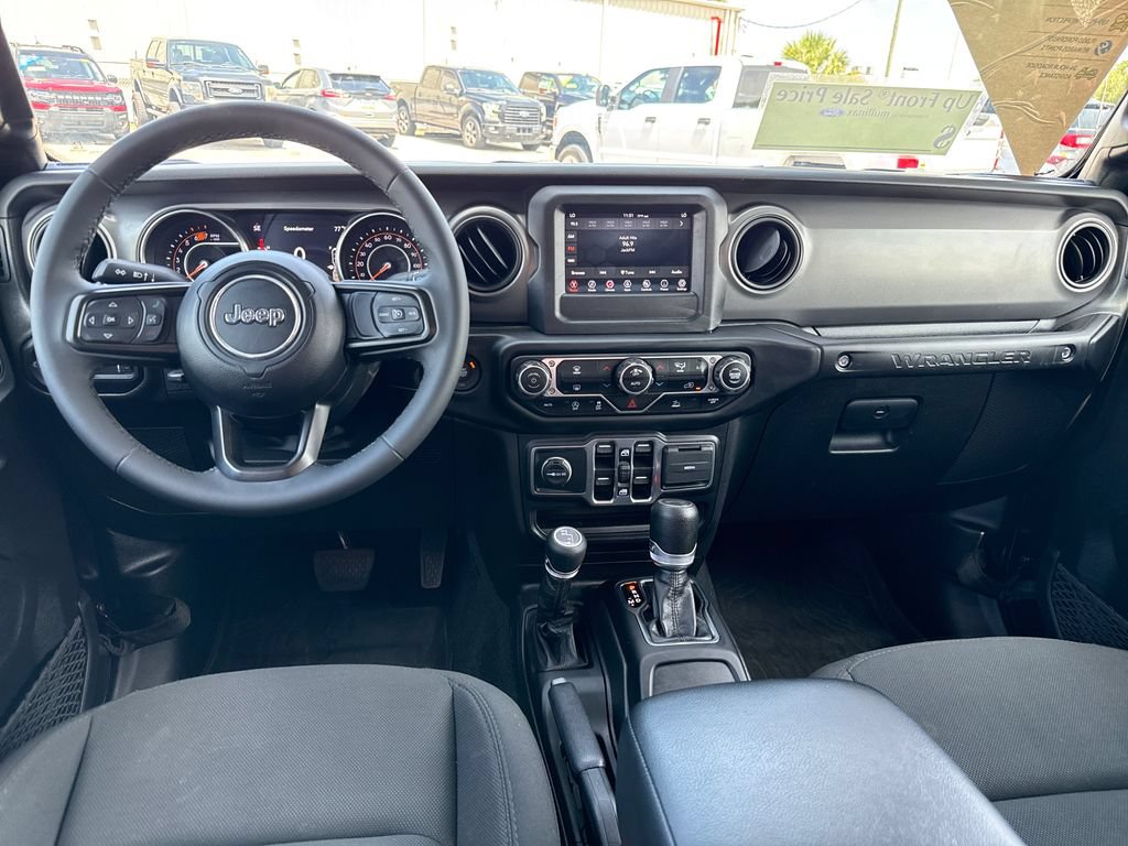 Used 2023 Jeep Wrangler Unlimited Sport AWD/4WD image 5