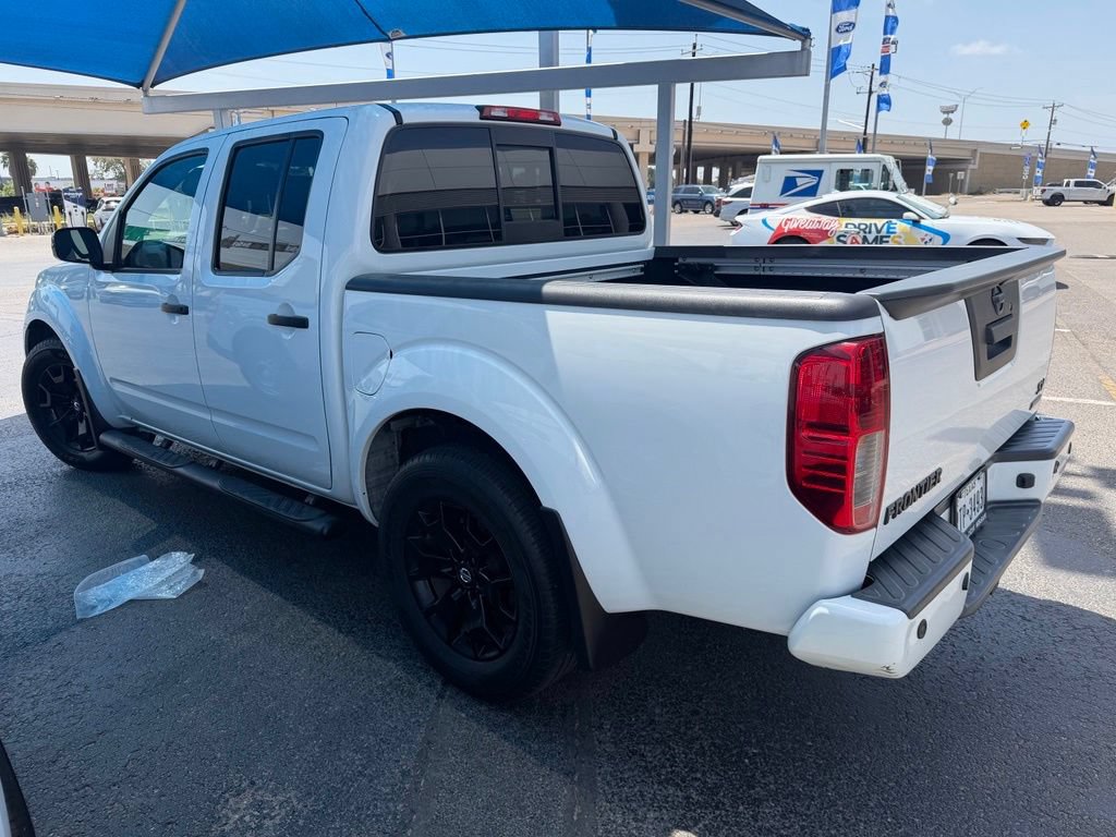 Used 2021 Nissan Frontier SV RWD image 2