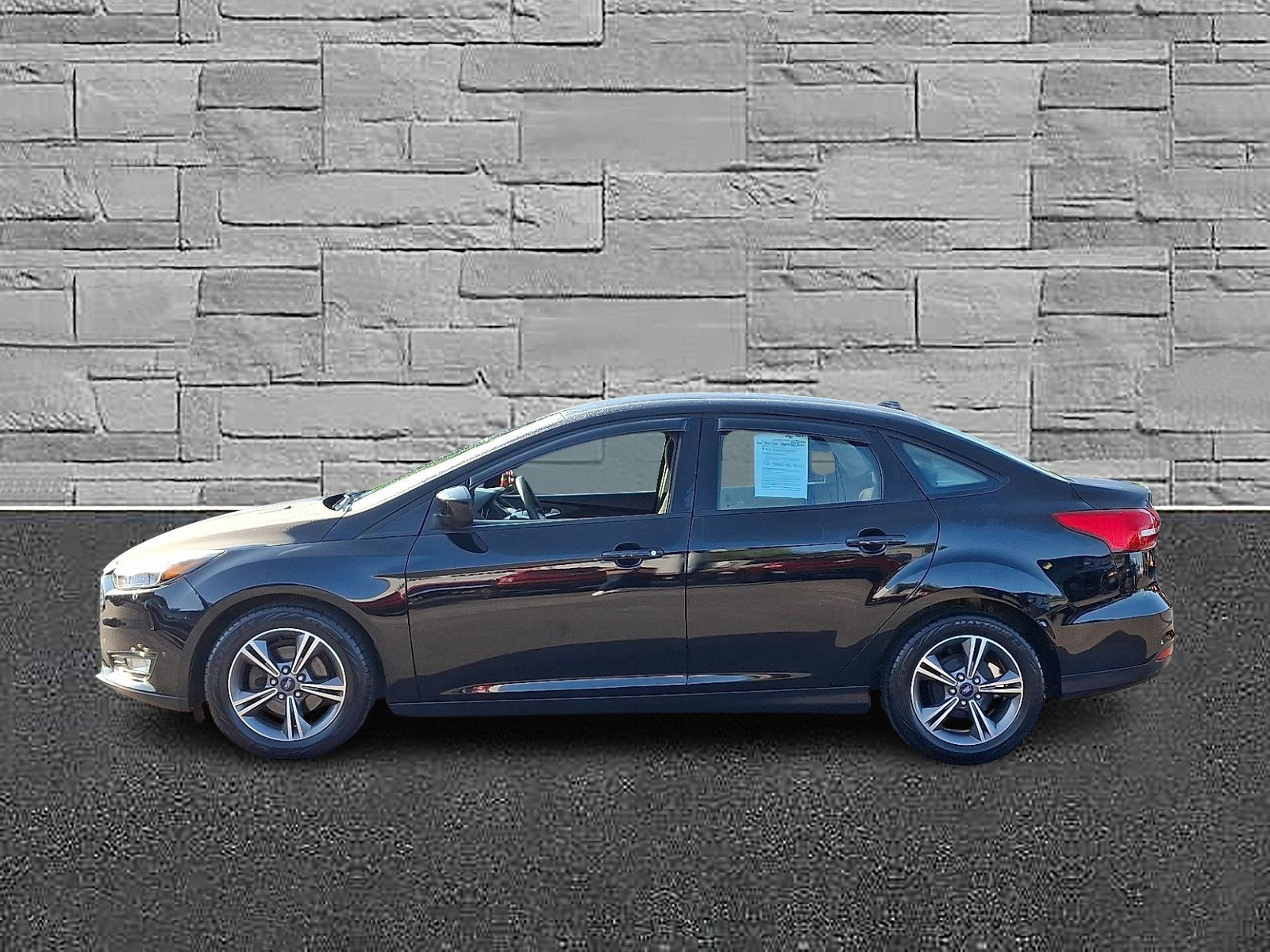 Certified 2018 Ford Focus SE w/ SE Appearance Package image 6