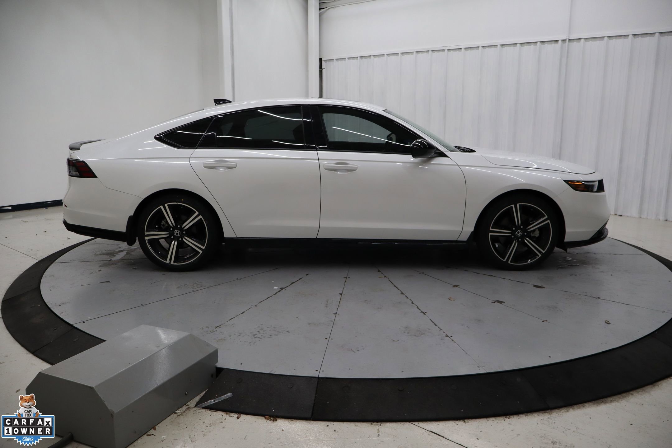Used 2024 Honda Accord Sport image 2