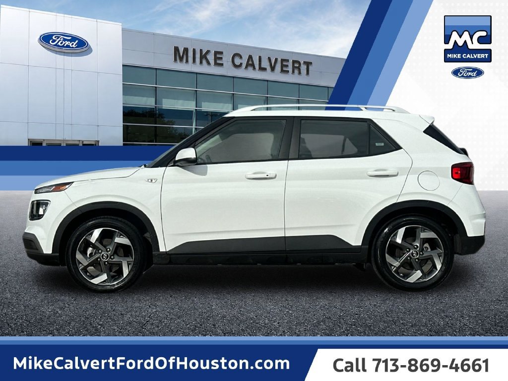Used 2025 Hyundai Venue SEL FWD image 2
