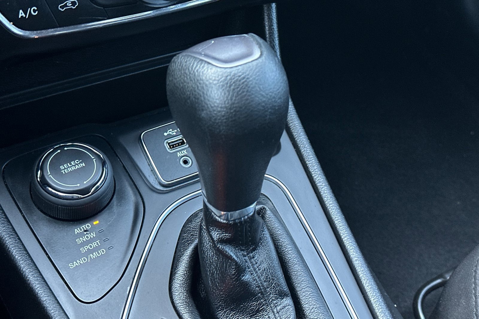 Used 2020 Jeep Cherokee Latitude image 23