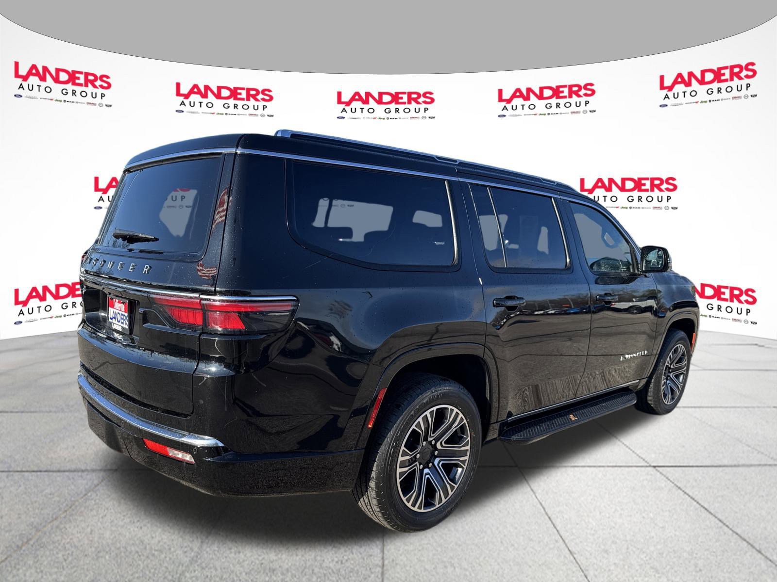 Used 2023 Jeep Wagoneer BASE w/ Premium Group I image 5