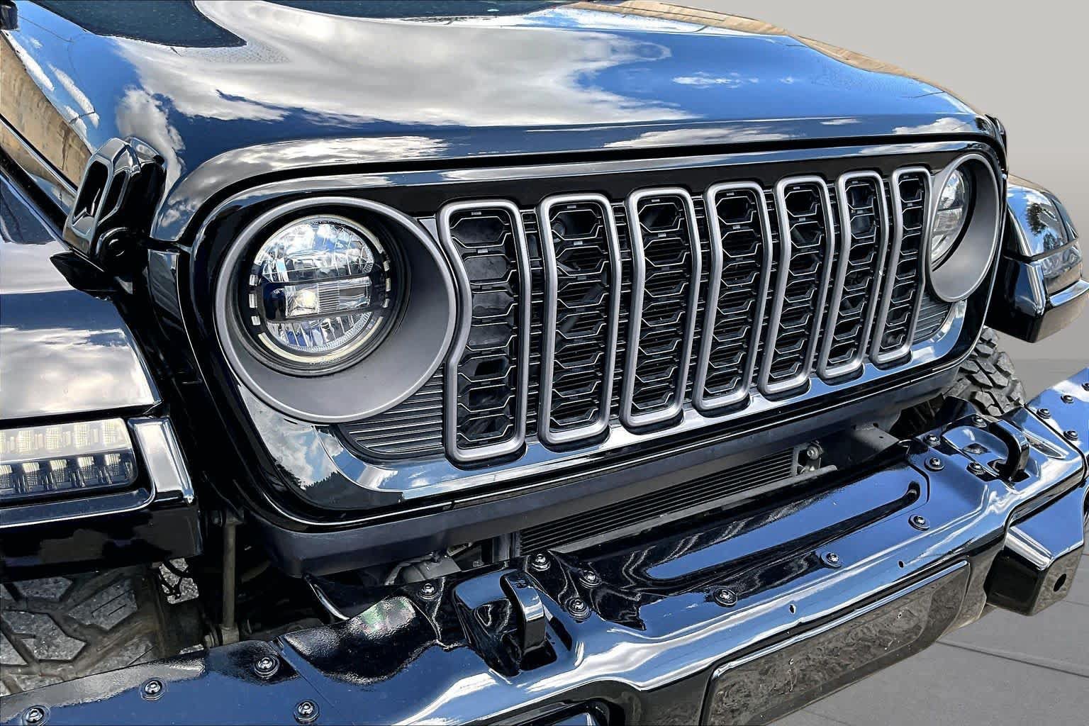 Used 2024 Jeep Gladiator Sport AWD/4WD image 31