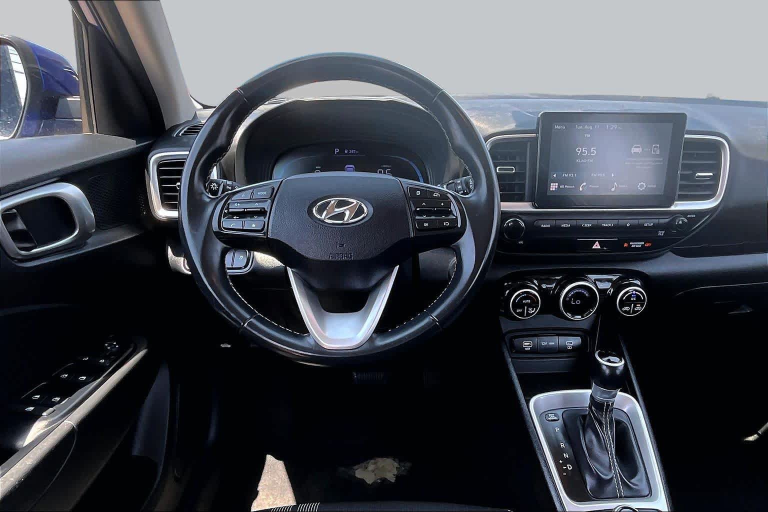 Used 2024 Hyundai Venue SEL FWD image 6