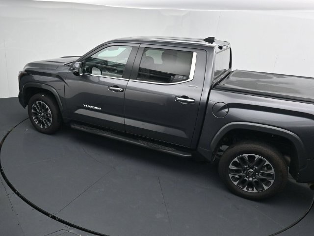 Used 2025 Toyota Tundra Limited AWD/4WD image 29