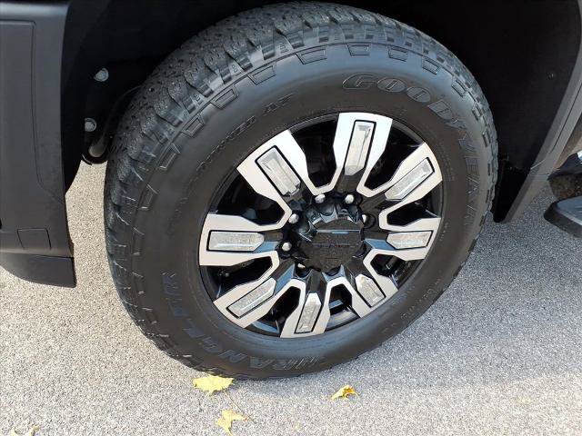 Used 2026 GMC Sierra 2500 Denali AWD/4WD image 2