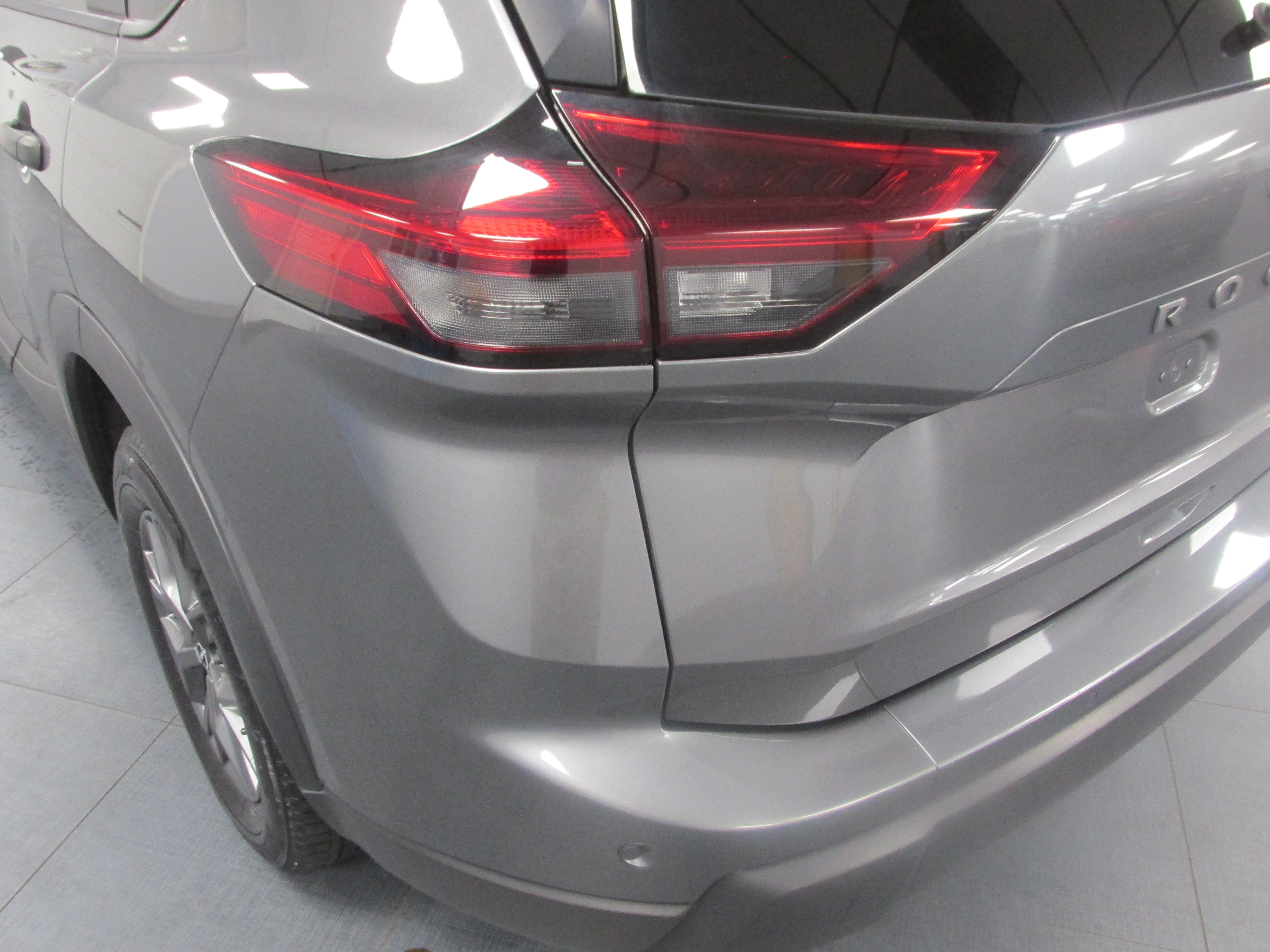 Used 2024 Nissan Rogue S FWD image 12
