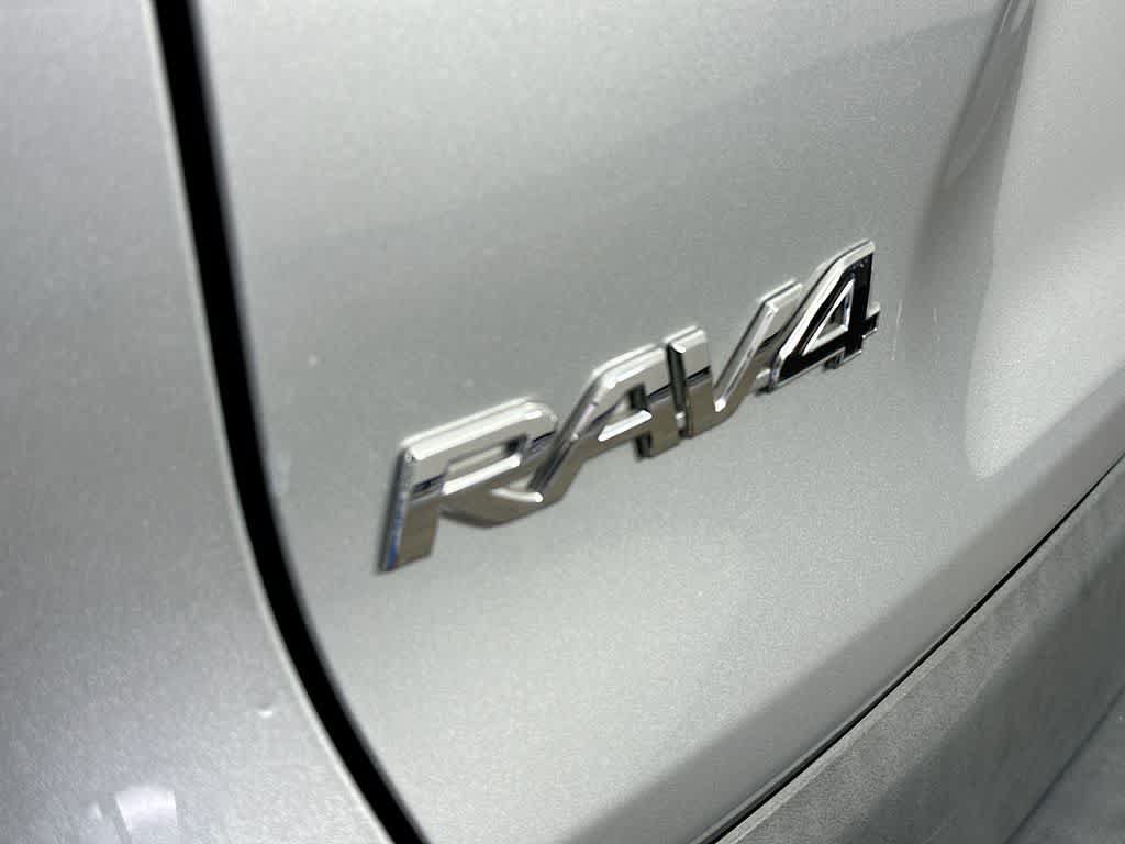 Used 2019 Toyota RAV4 LE FWD image 8
