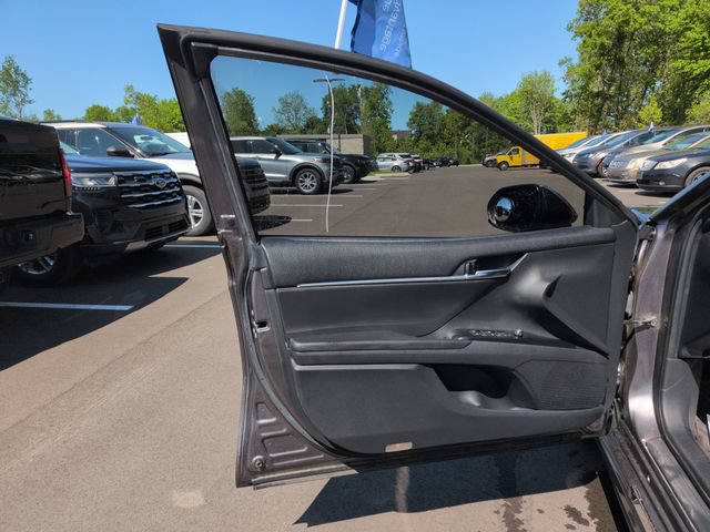 Used 2019 Toyota Camry SE FWD image 11