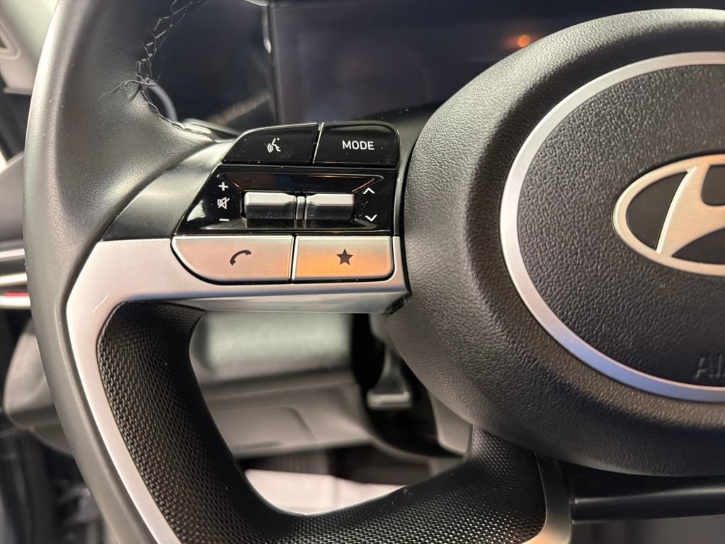 Used 2025 Hyundai Elantra SEL image 21