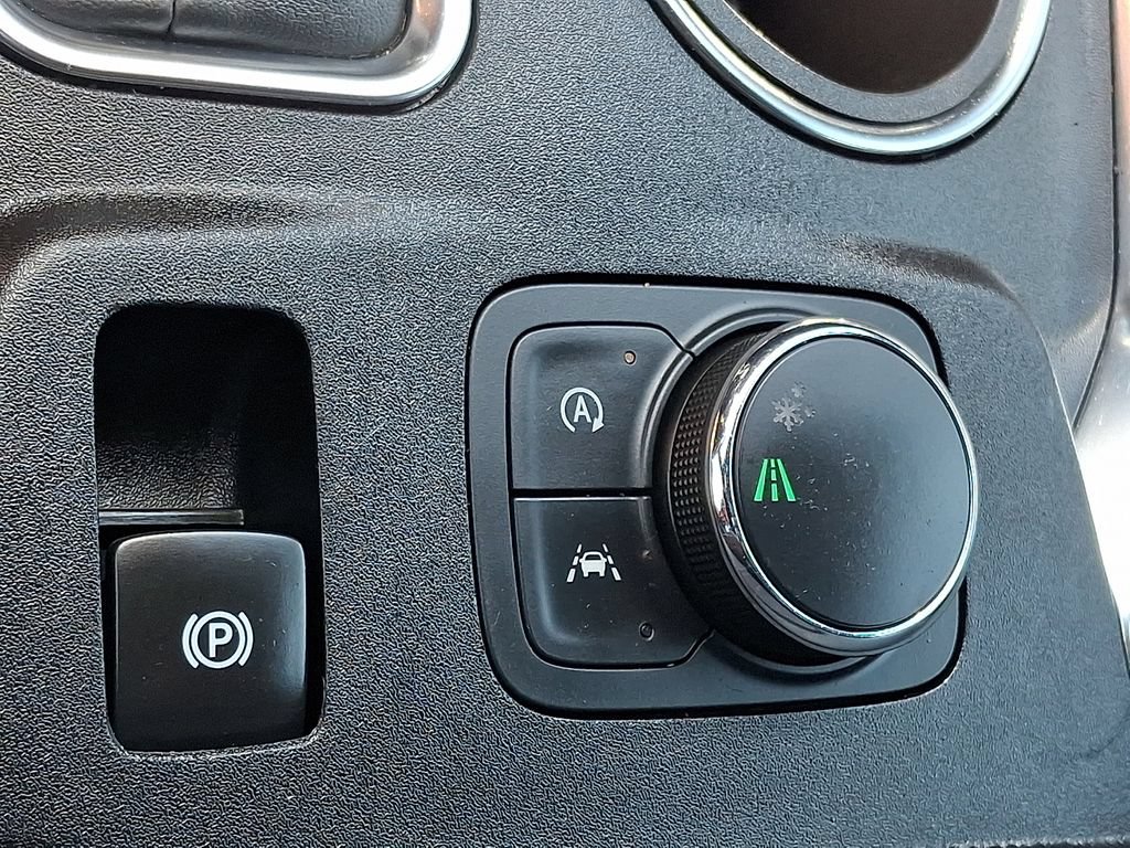 Used 2023 Chevrolet Traverse LT FWD image 24