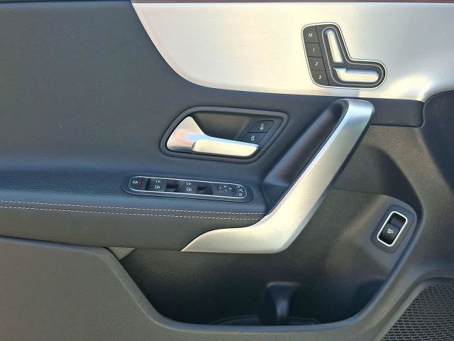 Used 2025 Mercedes-Benz CLA 250 image 16