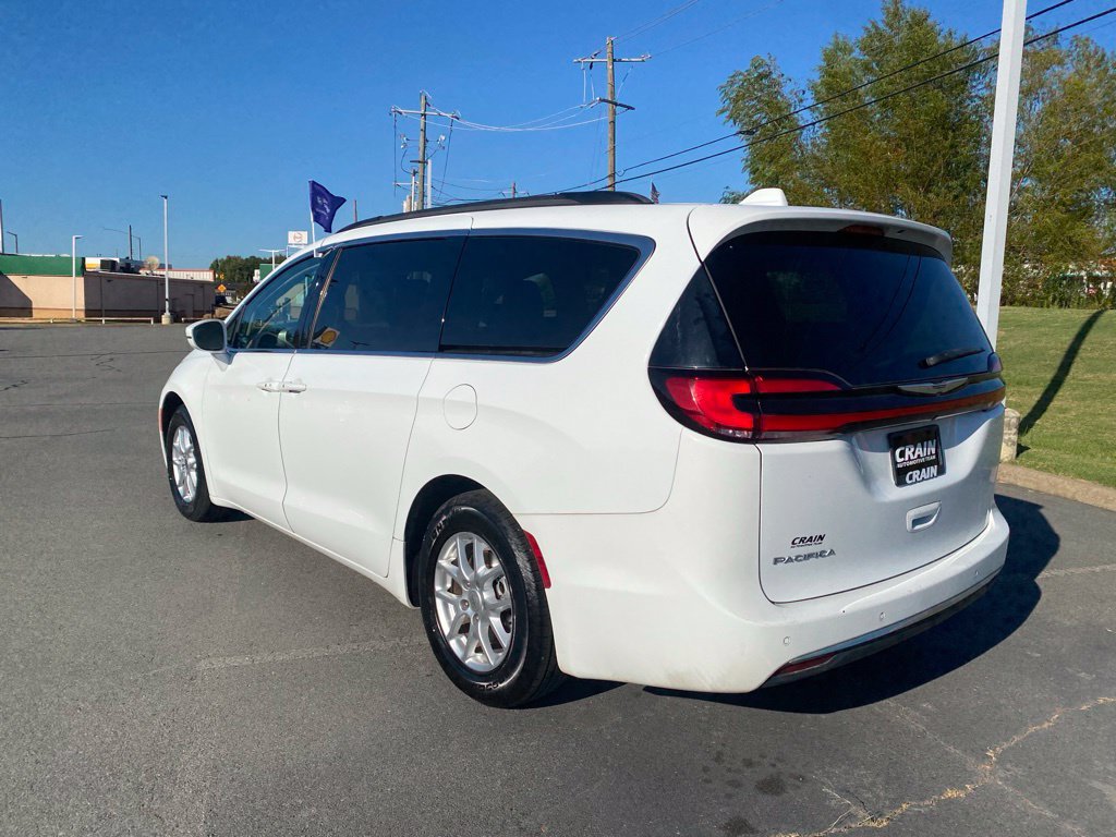 Used 2022 Chrysler Pacifica Touring-L FWD image 5