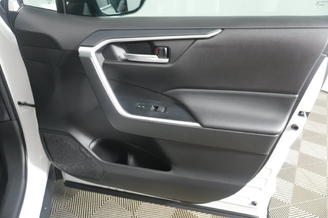 Used 2025 Toyota RAV4 XLE AWD/4WD image 32