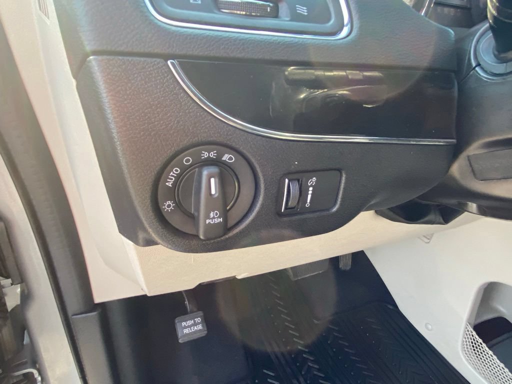 Used 2019 Dodge Grand Caravan SXT FWD image 12