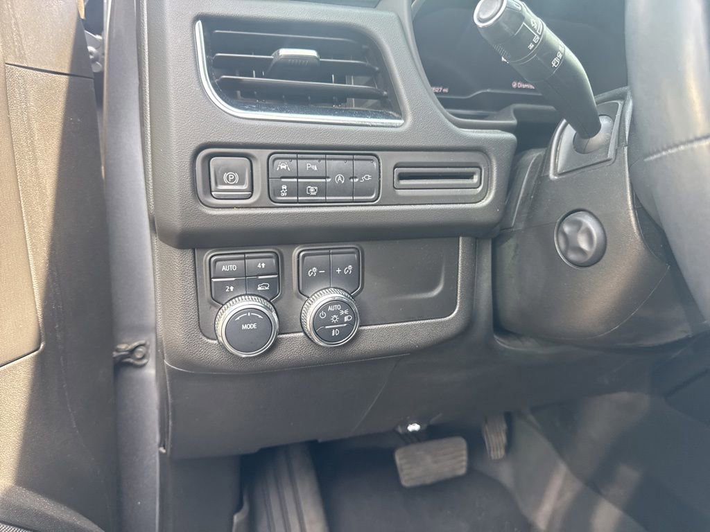 Used 2022 GMC Yukon SLT w/ SLT Premium Package image 7