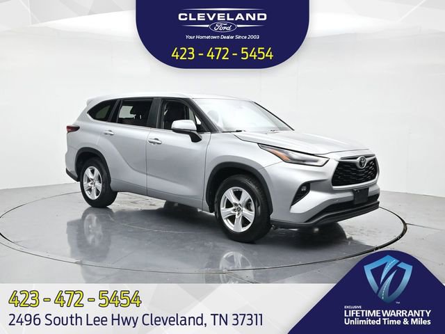 Used 2024 Toyota Highlander LE image 1